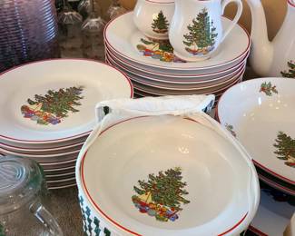 Christmas dish set service for 8