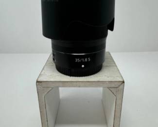 Nikkor Z 35mm 1:1.8 s - 62 | Est. $850	