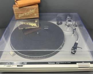 Technics SL-B2 Turntable in Pristine Condition + Discwasher	