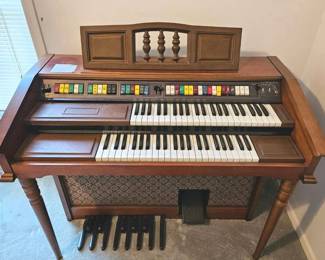 Lowrey Organ w Storage Bench For Sheet Music
