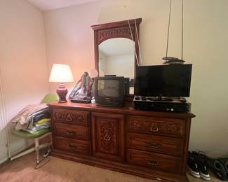 dresser w mirror triple