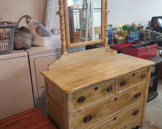 Vintage dresser/wash stand