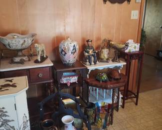 Plant stands & assorted tables