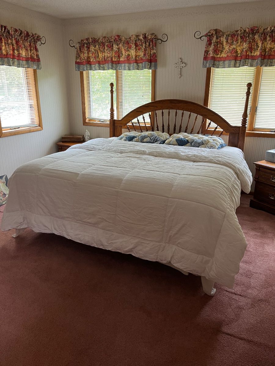QUEEN SIZE BED