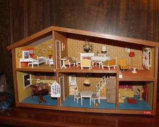 Grent Vintage Doll House 
