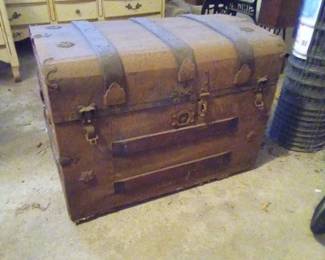 Vintage trunk 