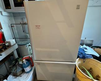 Fridge.. old but sturdy


