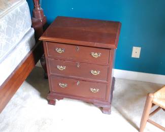 CRAFTIQUE Night stand