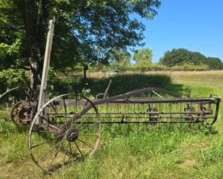 12ft. Hay Rake Side Delivery, Tractor or pull behind.