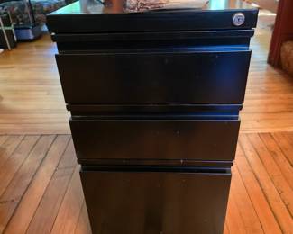 Nice 3 drawer cabinet, Lowest is files. Good Condition
