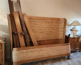 Robb & Stucky King Frame with Head and Footboard and 2 Nightstands