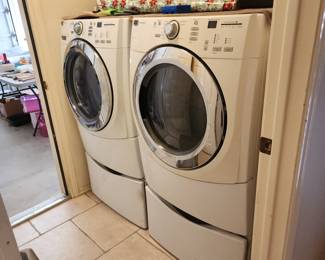 Maytag 400 series washer and dryer with pedestal