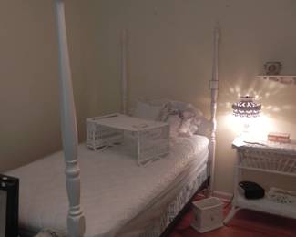 4 post single bed with mattress