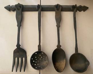 CAST IRON SET