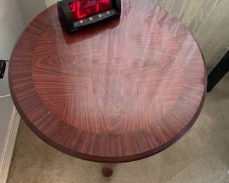 Round end table $45.00 20.5”diameter 20”t
