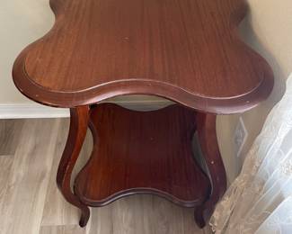 Clover table 2 tier 24”x 24” x 30”t