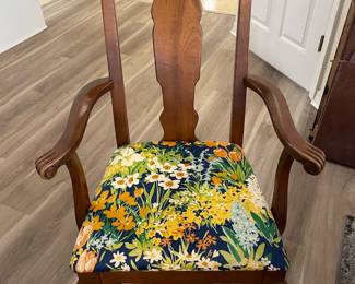 Dinning table 6 chairs 2 leafs and table pads. $600.00. 82”L 44”w 30”t leaf 18”w