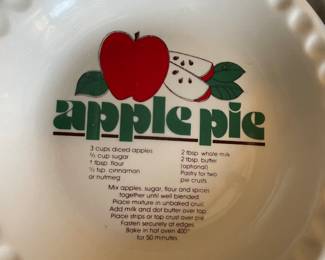 ceramic pie pan with apple pie recipe