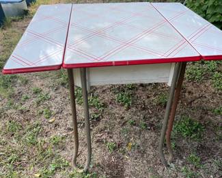 Enamel top expandable kitchen table 