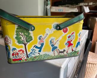Vintage lunch box without top 