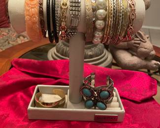 Vintage Peach Coral Cream Celluloid Carved Flowers Cuff Bangle & Costume Jewelry Bracelets 