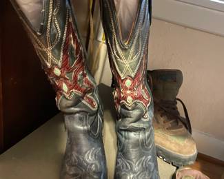 Ladies leather cowboy boots 