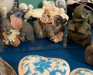 Set of elephant figures 