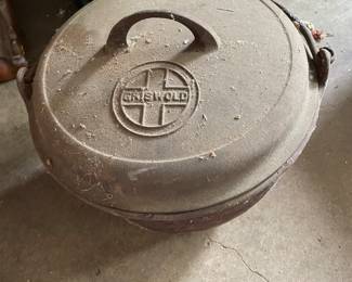 Griswold cast iron pot with top