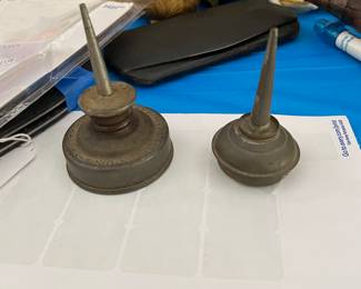 Miniature oil can