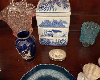 antique chinese porcelain storage box, blarney trinket box, sliced agate 