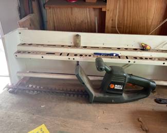 Black and decker hedge trimmer 