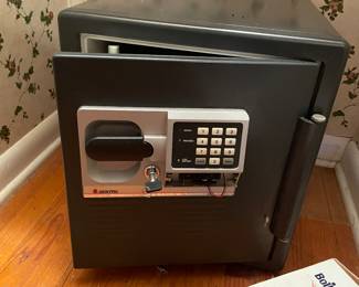 Sentry safe with key pad
