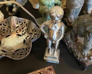 Manneken Pis metal figure