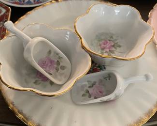 Miniature sugar bowls with scoops 