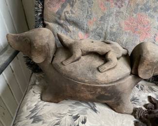 Dogs with lizard grease pot