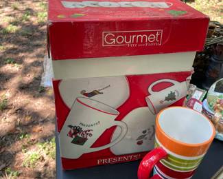 Gourmet Christmas mugs with dessert plates set of 8