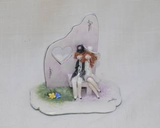Zampiva Sitting Couple Spaghetti Hair Lovers Big Heart Italy Porcelain Figurine
