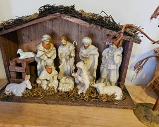 Very nice porcelain nativity 