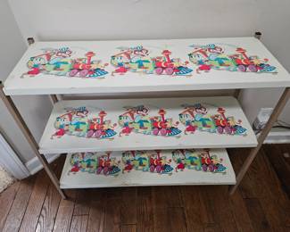 Vtg. metal table in great condition