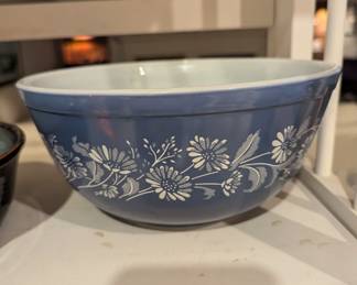 Pyrex Colonial Mist blue white flowers mixing bowl