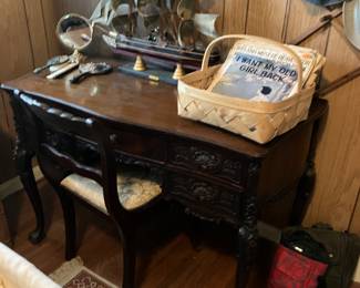 Van Leigh Desk