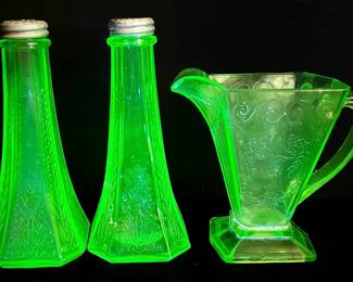  001 Uranium Depression Glass Salt Pepper Shakers and Creamer Dish 