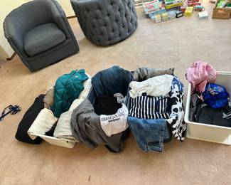 Men’s 2XL, jeans are 38x34
Junior size medium 
Snow clothes 