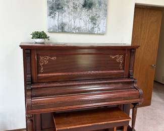 Upright piano 