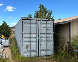 Storage container 