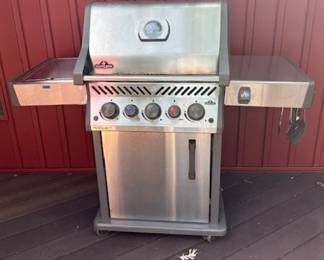 Napoleon gas grill (3 burner with side griddle)