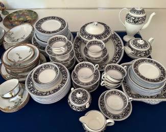 Wedgewood China set, Florentine pattern