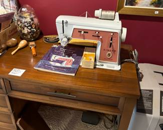 SEWING MACHINE WITH CABINET
