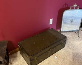ANTIQUE TRUNK