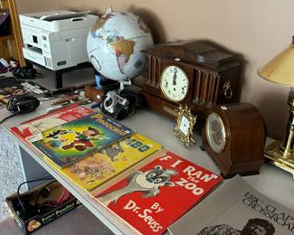 VINTAGE BOOKS, CLOCKS